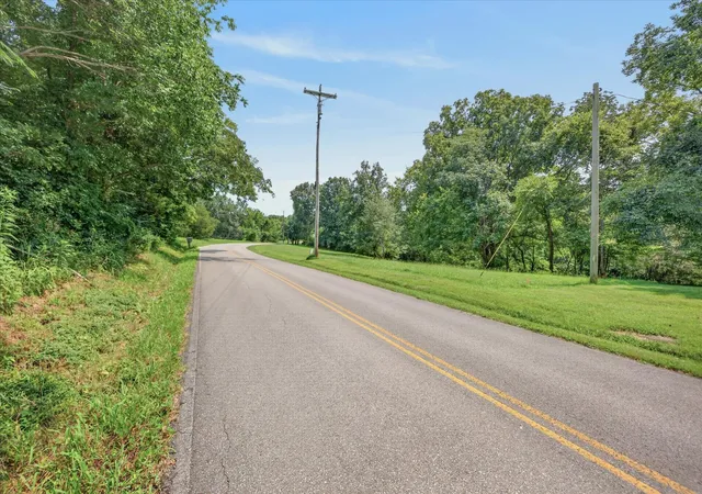 2nd image of 1 Old County House Rd, White Bluff, TN 37187 | MLS# 3314275