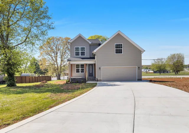 Photo 2 of Single family home for sale at 98 Country Clb Blvd, Russellville, KY 42276 | MLS# 3336193 | Listing updated on 2026-08-06