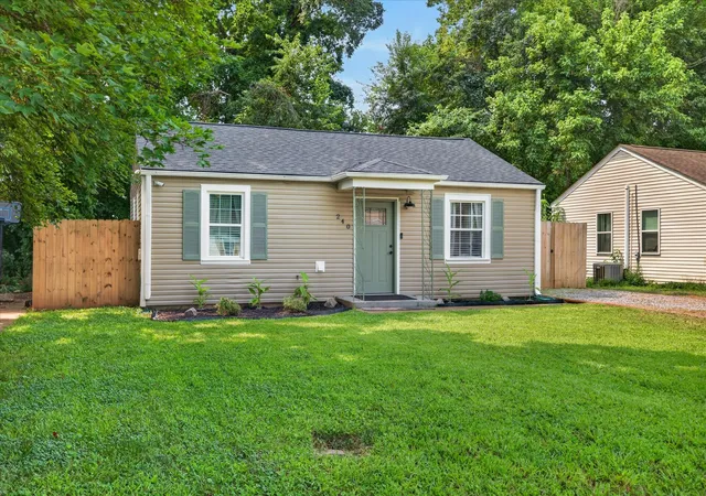 Photo 2 of Single family home for sale at 240 Burch Rd, Clarksville, TN 37042 | MLS# 3314273 | Listing updated on 2026-09-24