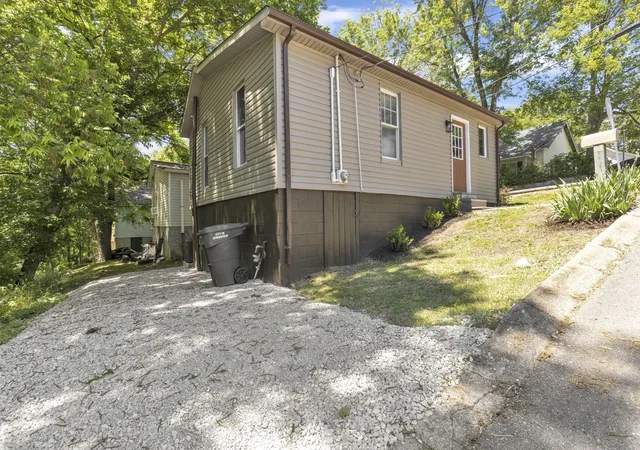 3rd image of 223 4Th Ave E, Springfield, TN 37172 | MLS# 3336063