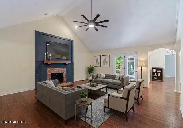 Photo 2 of Sale Pending at 8511 Oxford Dr, Knoxville, TN 37922 | MLS# 3314232 | Listing updated on 2026-10-08
