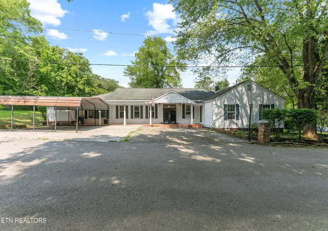 1st image of 702 Meadowview Dr, Harriman, TN 37748 | MLS# 3314238