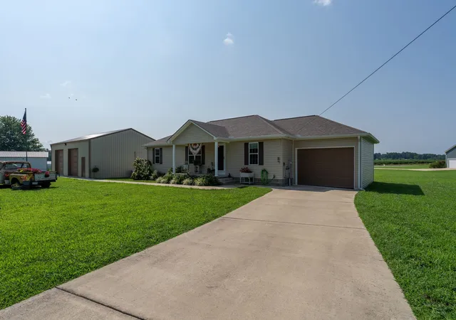 Photo 3 of Single family home for sale at 97 Brace Loop, Summertown, TN 38483 | MLS# 3318986 | Listing updated on 2026-09-03