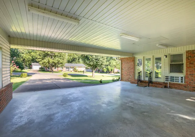 Photo 3 of Single family home for sale at 618 Fairlane Dr, Lewisburg, TN 37091 | MLS# 3319110 | Listing updated on 2026-09-23