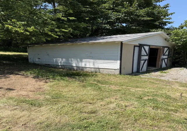 11th image of 303 Little Creek Rd, Pleasant Shade, TN 37145 | MLS# 3314371