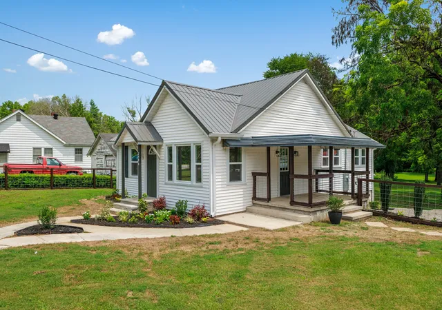 3rd image of 2594 Faulkner Springs Rd, Mc Minnville, TN 37110 | MLS# 3314415