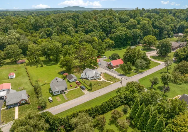 32nd image of 2594 Faulkner Springs Rd, Mc Minnville, TN 37110 | MLS# 3314415