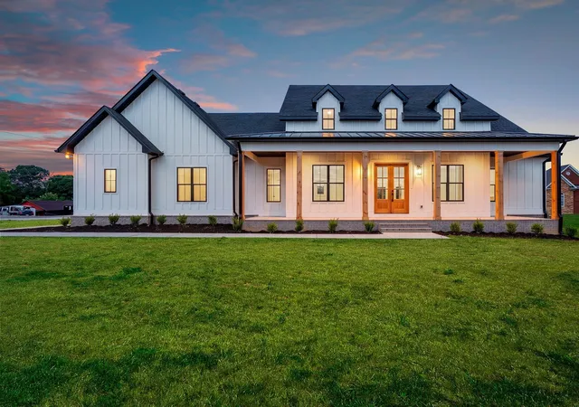 Single family home for sale at 2622 Deer Crk Ln, White House, TN 37188 | MLS# 3322544
