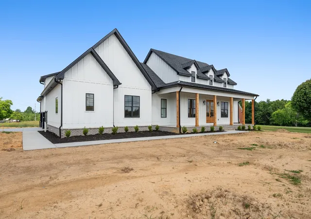 Photo 1 of Single family home for sale at 2622 Deer Crk Ln, White House, TN 37188 | MLS# 3322544 | Listing updated on 2026-09-20