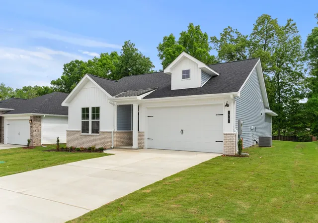 Photo 3 of Sale Pending at 34 Aurora Cir, Fayetteville, TN 37334 | MLS# 3318700 | Listing updated on 2026-09-12