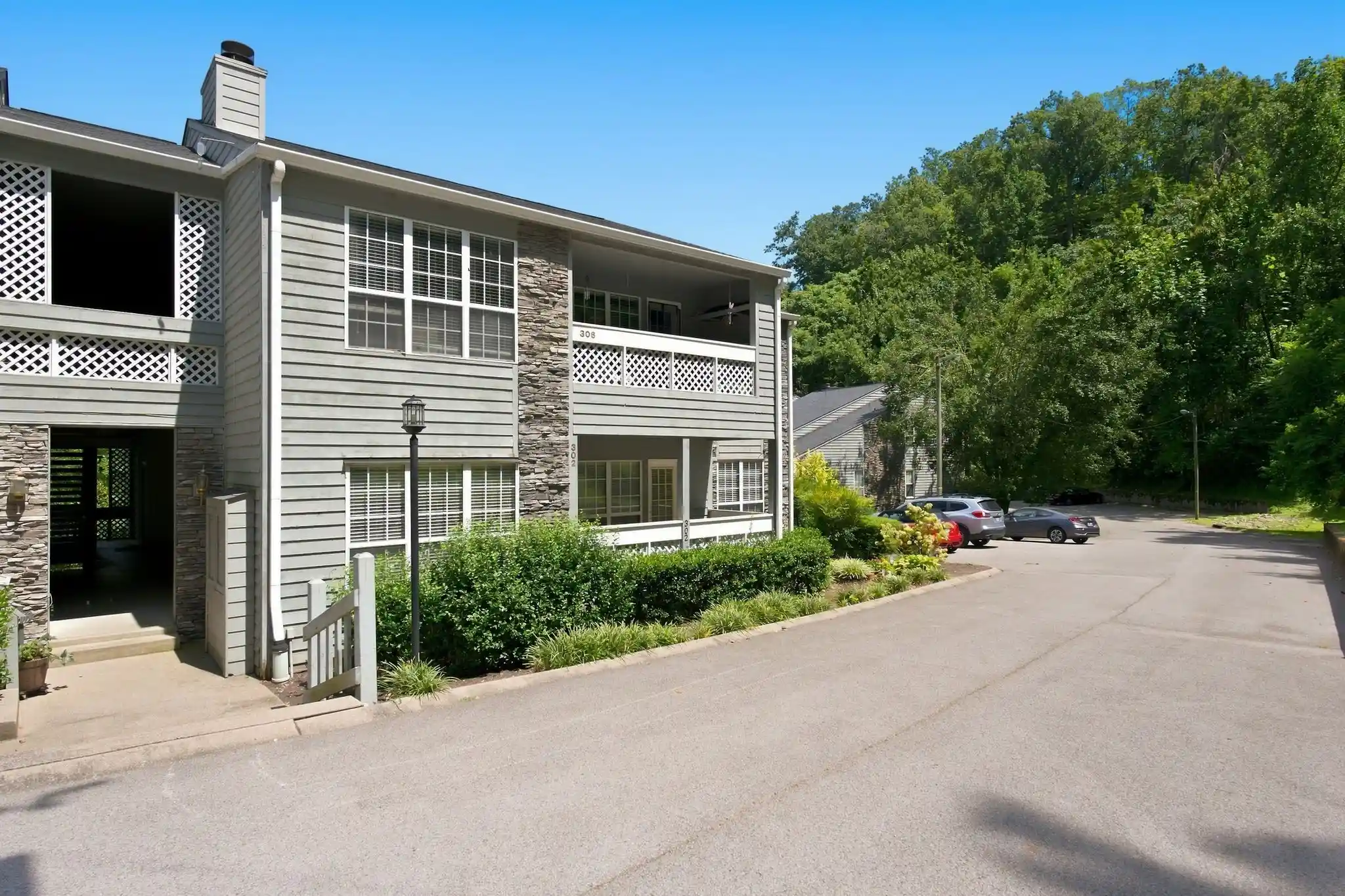 Listing Photo 2 - Condo for sale in 302 Post Creek Rd located at 302 Post Creek Rd, Nashville, TN 37221 - Unit 302 Post Crk Rd