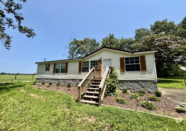 Photo 3 of Manufactured home for sale at 4816 Old Salem Lexie Rd, Belvidere, TN 37306 | MLS# 3314517 | Listing updated on 2026-08-17