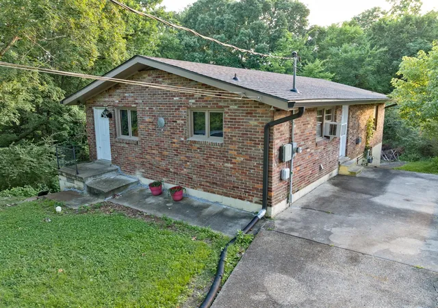 2nd image of 946 Greenwood Ave, Clarksville, TN 37040 | MLS# 3314691