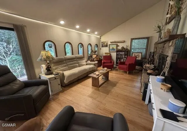 image of 1633 Cardinal Dr, Gatlinburg, TN 37738 | MLS# 3314589