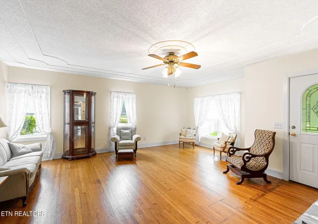 3rd image of 679 N Wright Rd, Alcoa, TN 37701 | MLS# 3314591