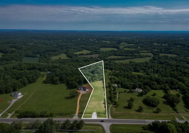 1st image of 1929 New Lewisburg Hwy, Columbia, TN 38401 | MLS# 3320328