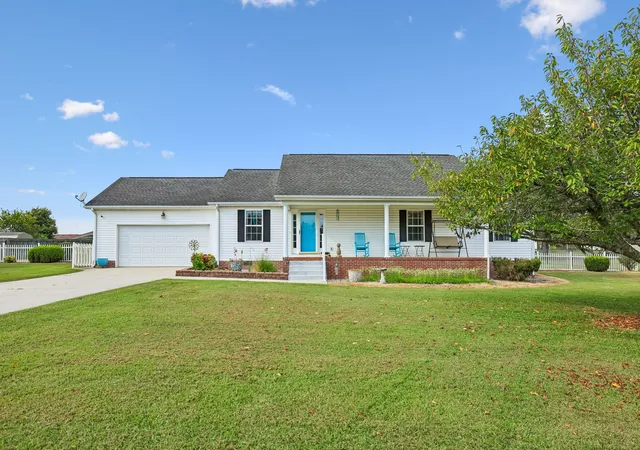 Photo 1 of Single family home for sale at 102 Boone Dr, Manchester, TN 37355 | MLS# 3318657 | Listing updated on 2026-09-23