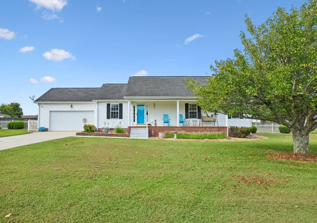 Photo 3 of Single family home for sale at 102 Boone Dr, Manchester, TN 37355 | MLS# 3318657 | Listing updated on 2026-09-23