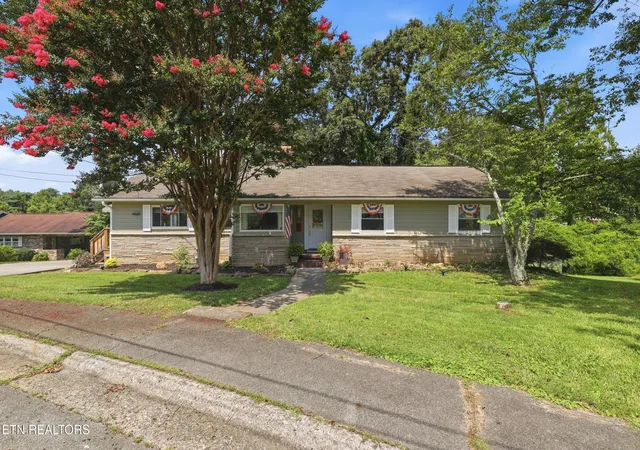 2nd image of 102 Nolan Rd, Oak Ridge, TN 37830 | MLS# 3314696
