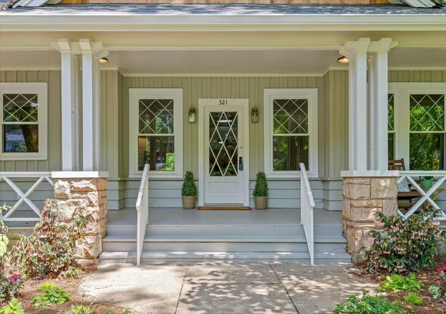 Photo 4 of Single family home for sale at 321 Signal Mountain Blvd, Signal Mountain, TN 37377 | MLS# 3314697 | Listing updated on 2026-10-02