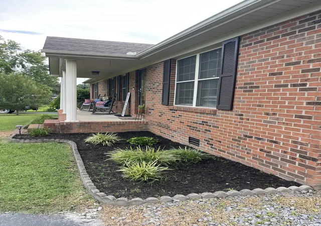 Photo 3 of Single family home for sale at 647 Chitwood Dr, Lafayette, TN 37083 | MLS# 3314789 | Listing updated on 2026-08-01