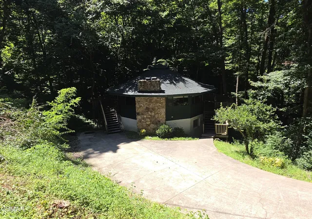 2nd image of 1321 N Baden Dr, Gatlinburg, TN 37738 | MLS# 3314714