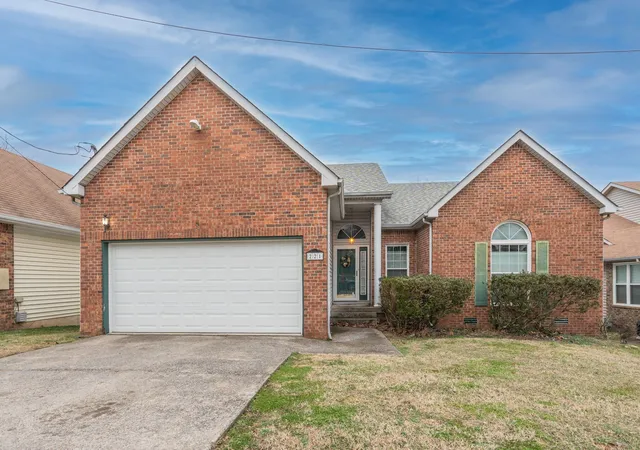Photo 1 of Single family home for sale at 221 Cherry Hl Dr, Hendersonville, TN 37075 | MLS# 3314921 | Listing updated on 2026-08-03