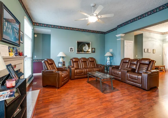 Photo 3 of Single family home for sale at 221 Cherry Hl Dr, Hendersonville, TN 37075 | MLS# 3314921 | Listing updated on 2026-08-03