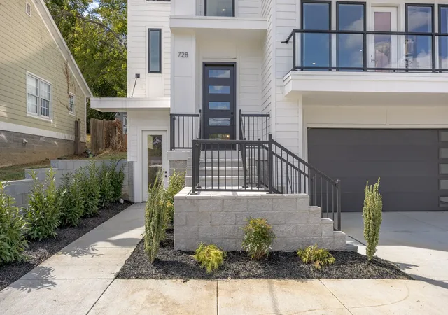 Photo 3 of Single family home for sale at 728 South 13th St, Nashville, TN 37206 | MLS# 3320008 | Listing updated on 2026-09-29
