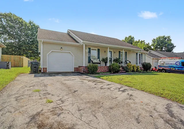 2nd image of 583 Winchester Dr, Hopkinsville, KY 42240 | MLS# 3314843