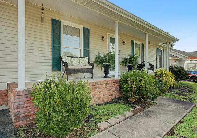 Photo 3 of Single family home for sale at 583 Winchester Dr, Hopkinsville, KY 42240 | MLS# 3314843 | Listing updated on 2026-07-31