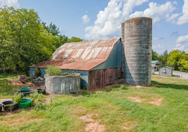 2nd image of 11141 Columbia Hwy, Lynnville, TN 38472 | MLS# 3513356