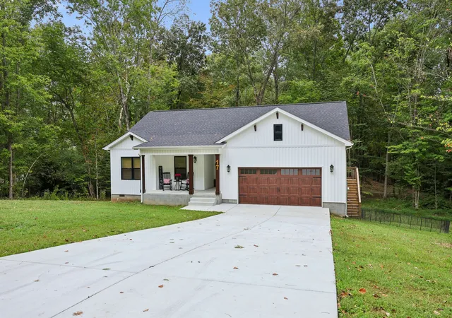Photo 3 of Single family home for sale at 17 Fire Lake Dr, Manchester, TN 37355 | MLS# 3598400 | Listing updated on 2026-10-08