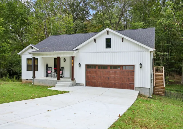 Photo 3 of Single family home for sale at 17 Fire Lake Dr, Manchester, TN 37355 | MLS# 3598400 | Listing updated on 2026-10-08