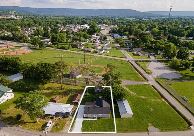 2nd image of 121 Popular St N, Cowan, TN 37318 | MLS# 3505808