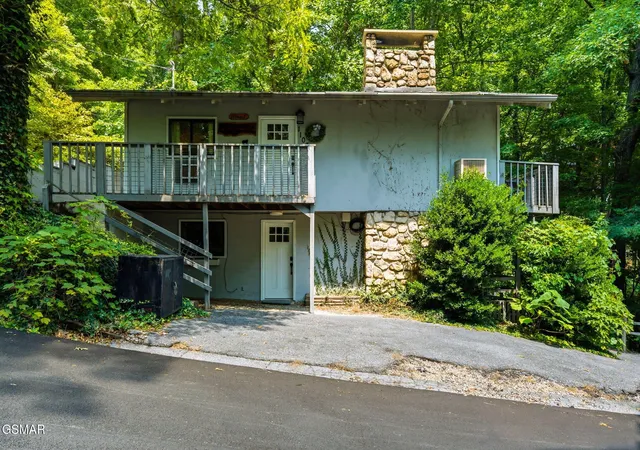 Photo 1 of Single family home for sale at 1103 Alpenrose Rd, Gatlinburg, TN 37738 | MLS# 3315916 | Listing updated on 2026-09-29
