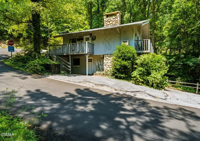 Photo 2 of Single family home for sale at 1103 Alpenrose Rd, Gatlinburg, TN 37738 | MLS# 3315916 | Listing updated on 2026-09-29