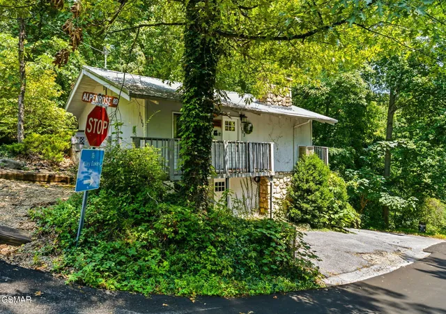 Photo 3 of Single family home for sale at 1103 Alpenrose Rd, Gatlinburg, TN 37738 | MLS# 3315916 | Listing updated on 2026-09-29