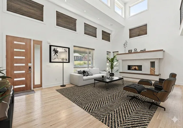Photo 4 of Single family home for sale at 1002 West Grv Ave, Nashville, TN 37203 | MLS# 3316027 | Listing updated on 2026-08-01