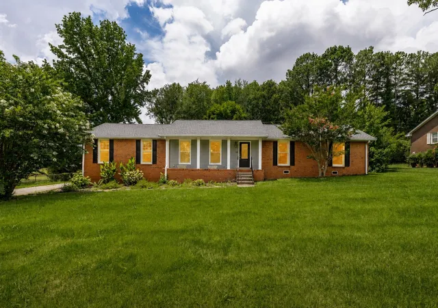 Photo 1 of Single family home for sale at 127 Sam Davis Dr, Springfield, TN 37172 | MLS# 3335379 | Listing updated on 2026-10-22