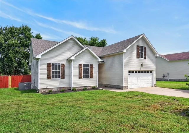 Photo 2 of Sale Pending at 3795 Tamera Ln, Clarksville, TN 37042 | MLS# 3317639 | Listing updated on 2026-08-31