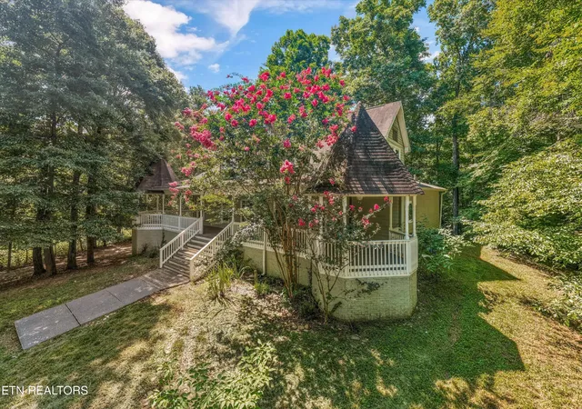 Photo 4 of Single family home for sale at 400 Cabbage Cemetery Rd, Washburn, TN 37888 | MLS# 3318317 | Listing updated on 2026-08-28