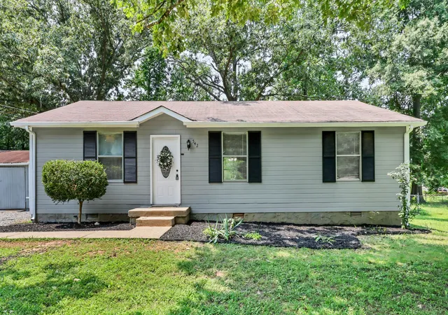 1st image of 542 Roselawn Dr, Clarksville, TN 37042 | MLS# 3318446