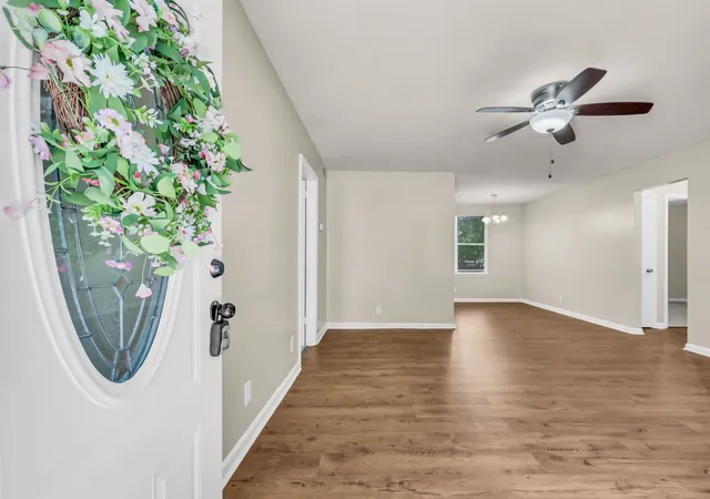 3rd image of 542 Roselawn Dr, Clarksville, TN 37042 | MLS# 3318446