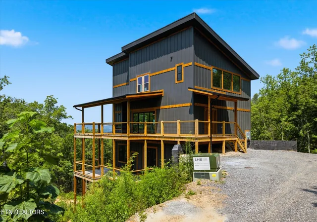 Photo 3 of Single family home for sale at 2046 Spurling Rd, Sevierville, TN 37862 | MLS# 3318482 | Listing updated on 2026-09-03