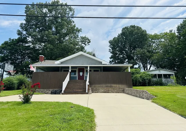 Photo 1 of Single family home for sale at 822 North 4th St, Central City, KY 42330 | MLS# 3397688 | Listing updated on 2026-08-31
