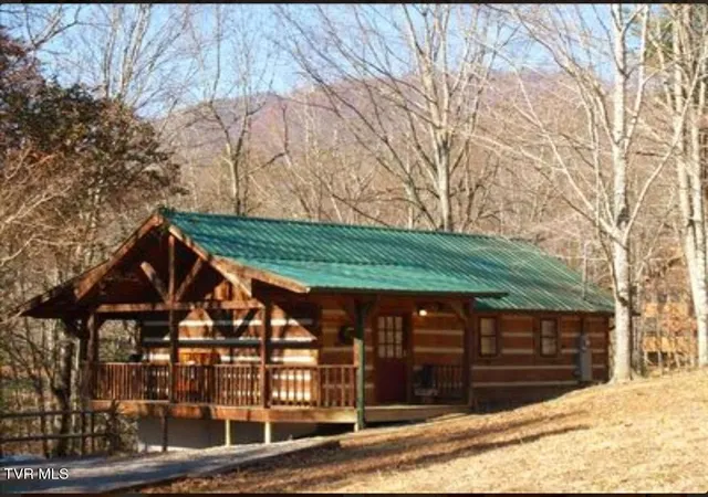 Photo 1 of Single family home for sale at 2208 Lake View Ln, Sevierville, TN 37876 | MLS# 3318646 | Listing updated on 2026-10-01
