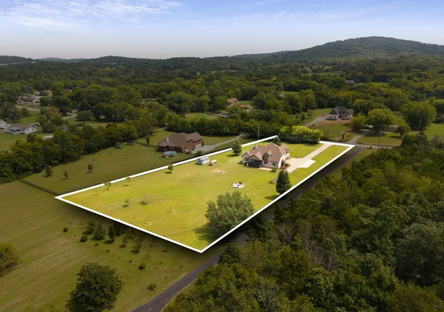 Photo 2 of Single family home for sale at 6258 Old Murfreesboro Rd E, Lebanon, TN 37090 | MLS# 3515338 | Listing updated on 2026-09-22