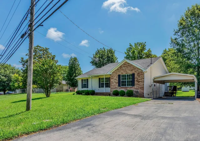 Photo 2 of Single family home for sale at 2915 Campbellsville Pike, Columbia, TN 38401 | MLS# 3320015 | Listing updated on 2026-08-31