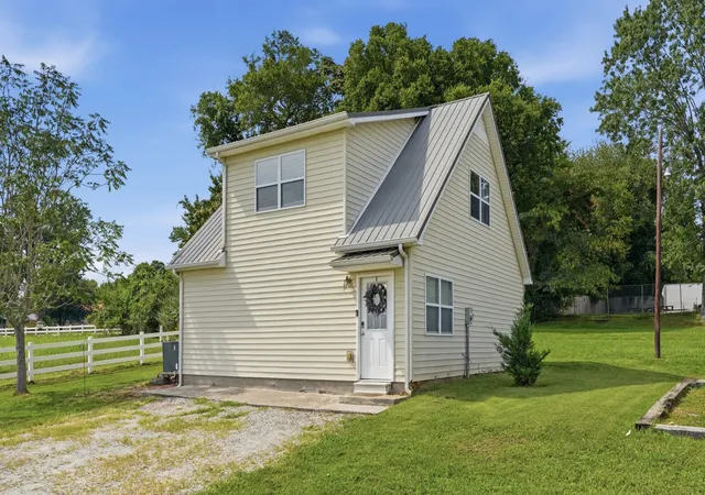 1st image of 525 Sharp Springs Rd, Winchester, TN 37398 | MLS# 3318900